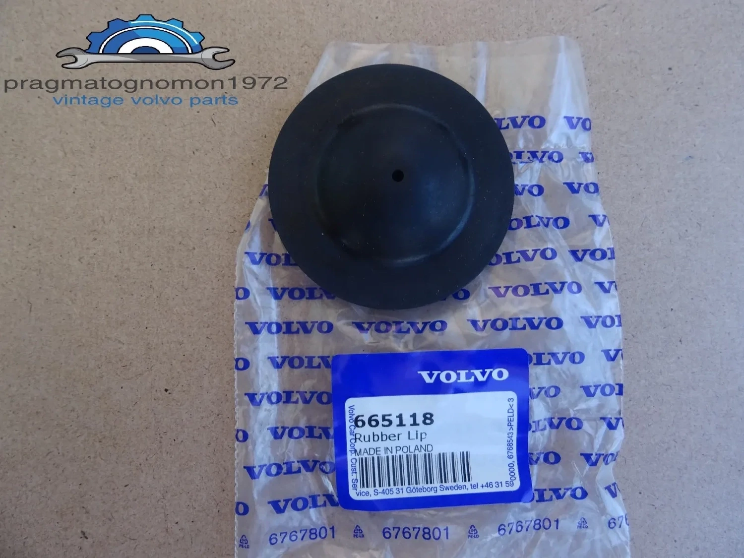 VOLVO 665118 GENUINE P1800 FUEL CAP RUBBER SEAL WITH HOLE