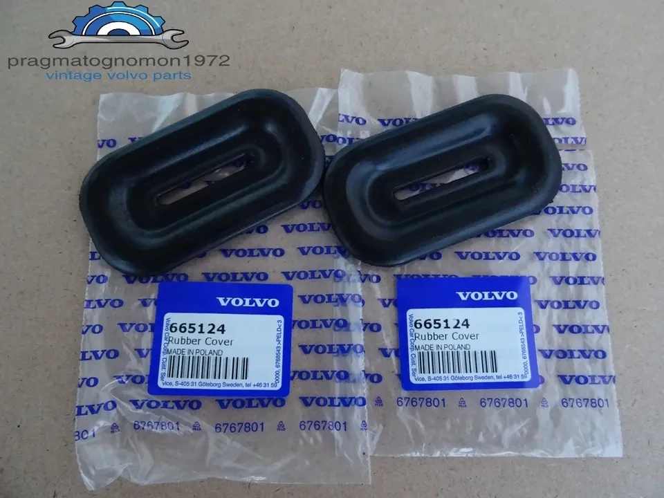 VOLVO 665124 P1800 REAR PANEL BRACKETS RUBBER GROMMETS