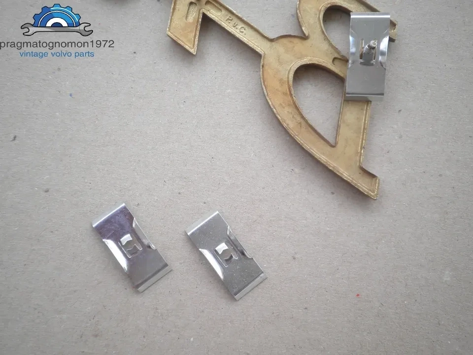 VOLVO 121 122 AMAZON 1967-70 FRONT GRILL EMBLEM MOUNTING CLIPS SET 2pcs