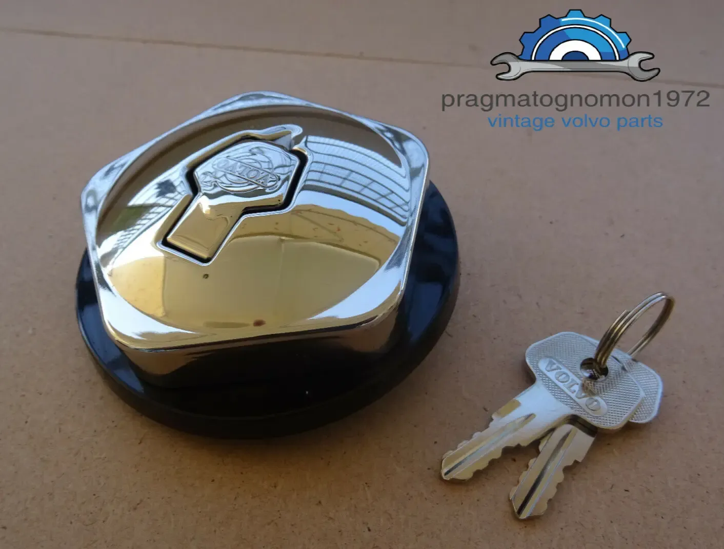 VOLVO 140 144 164 FUEL CAP 1967-1973 MODELS WITH 2 VOLVO KEYS