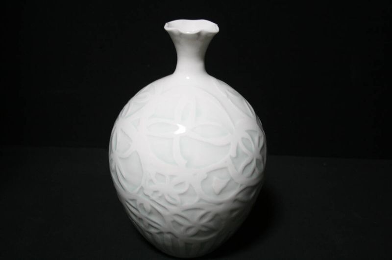 Vaso in porcellana Arita del famoso artista Fujii Shumei. Periodo Showa