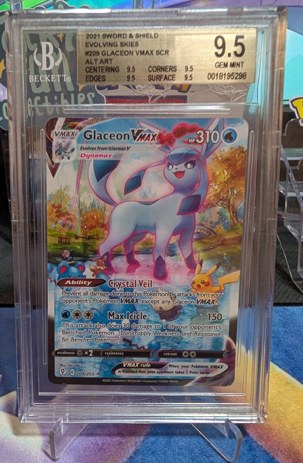Pokemon Glaceon VMAX #209/203 - Evolving Skies - Beckett 9.5