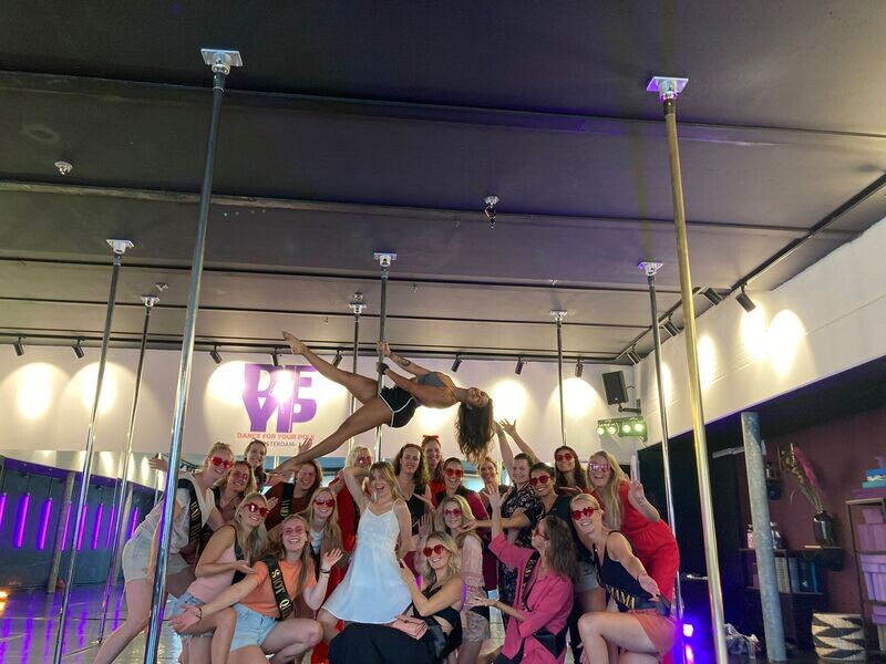 Sporty Pole Dance
