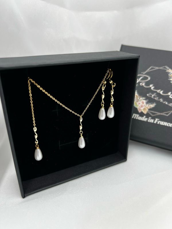 Parure Promesse – Bijoux de Mariée en Or, Perle Goutte, Collier, Boucles d’Oreilles et Pendentif de Dos, Élégance Nuptiale Intemporelle
