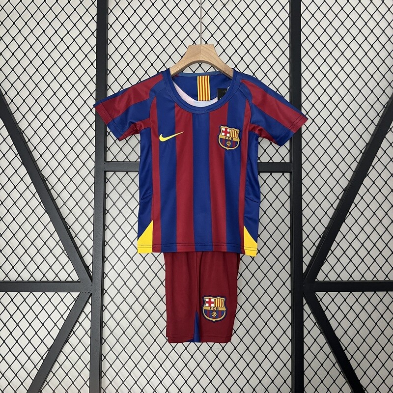 Barcelona FC 2005/06 Home Kid&#39;s Jersey &amp; Shorts - Retro