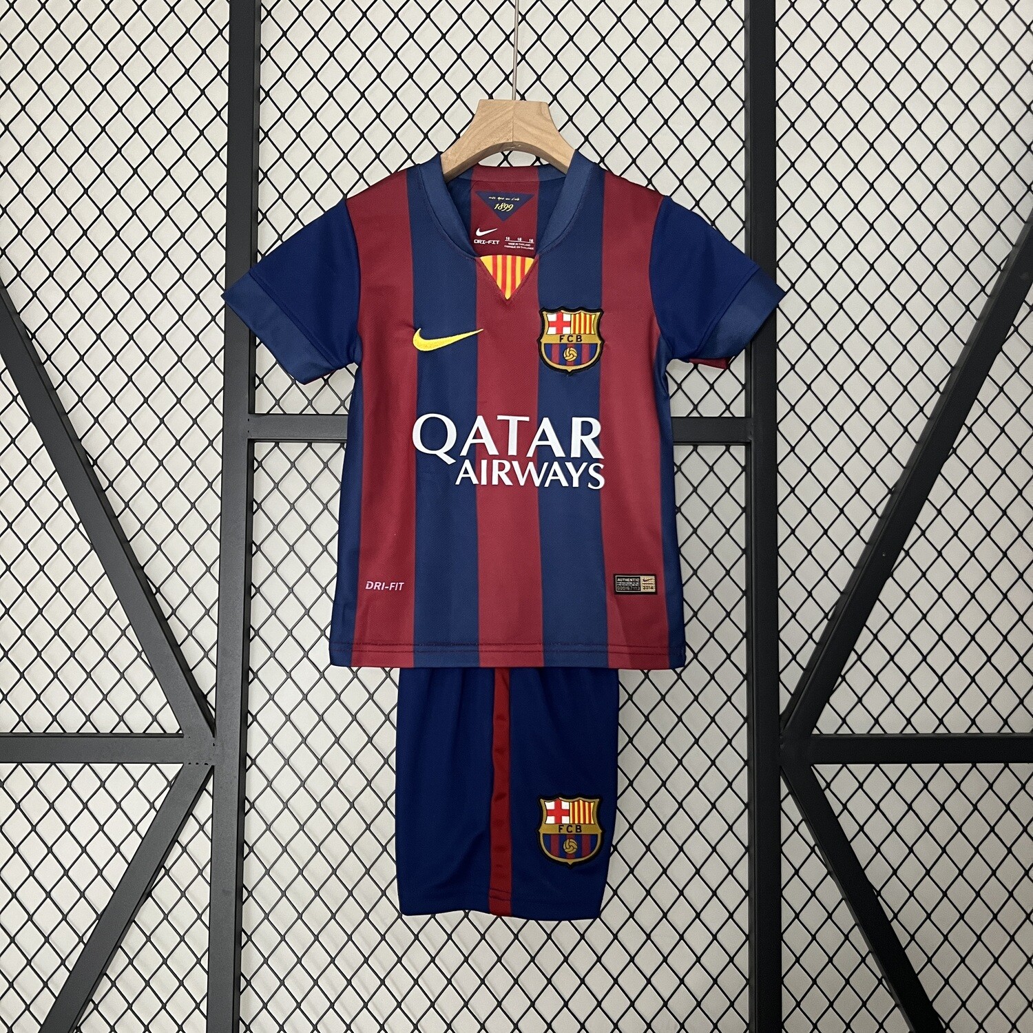 Barcelona FC 2014/15 Home Kid&#39;s Jersey &amp; Shorts - Retro