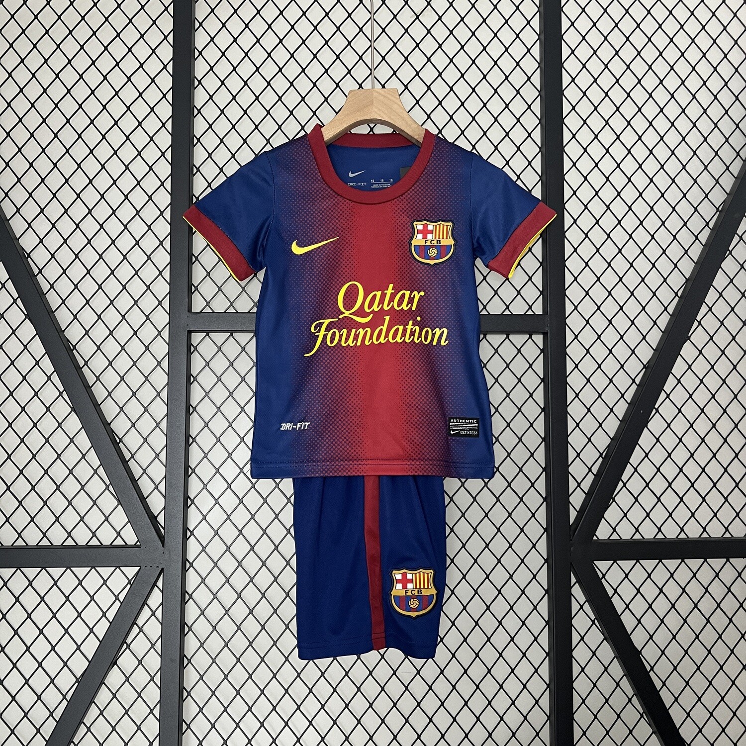 Barcelona FC 2012/13 Home Kid&#39;s Jersey &amp; Shorts - Retro