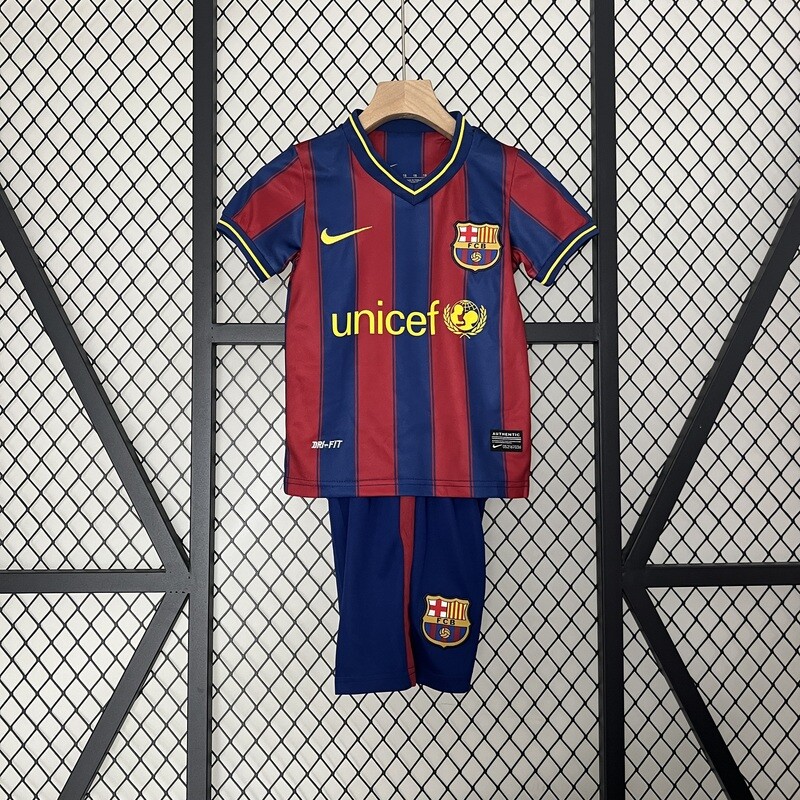 Barcelona FC 2009/10 Home Kid&#39;s Jersey &amp; Shorts - Retro