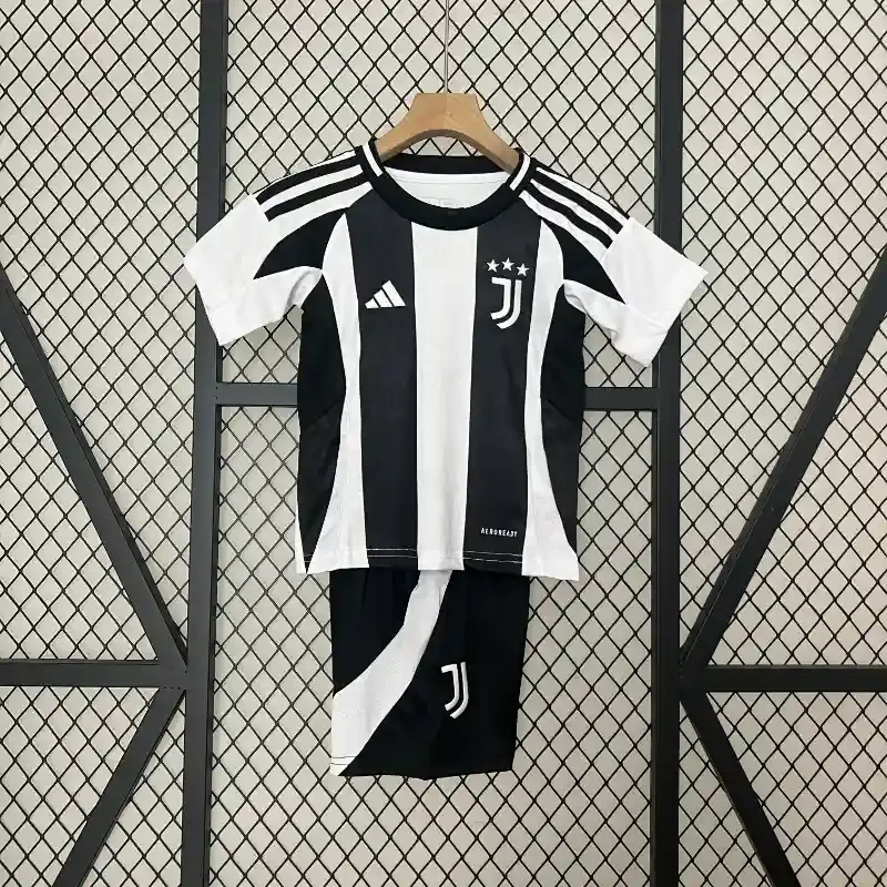 Juventus 24/25 Home Kid&#39;s Jersey &amp; Shorts