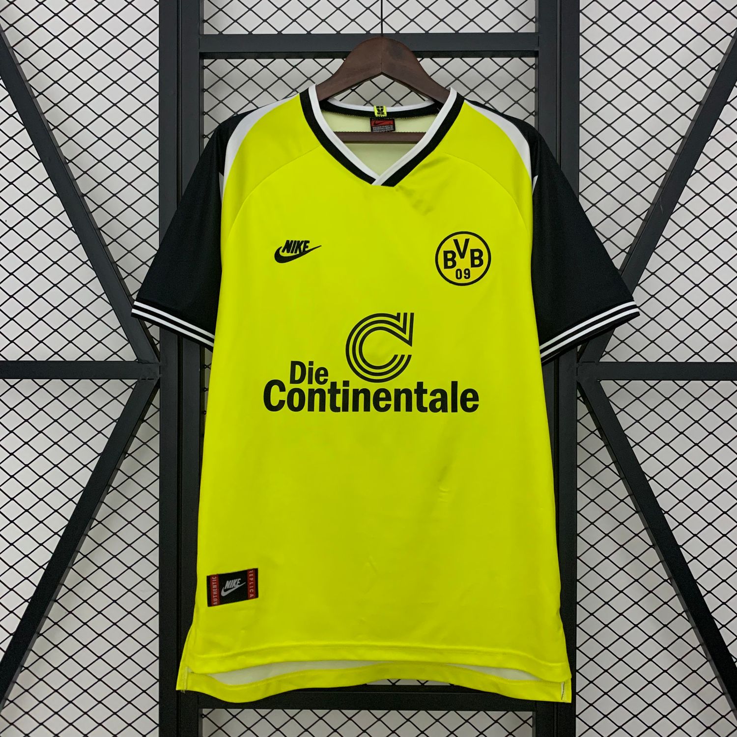 Borussia Dortmund 1995/96 Home Men&#39;s Jersey- Retro