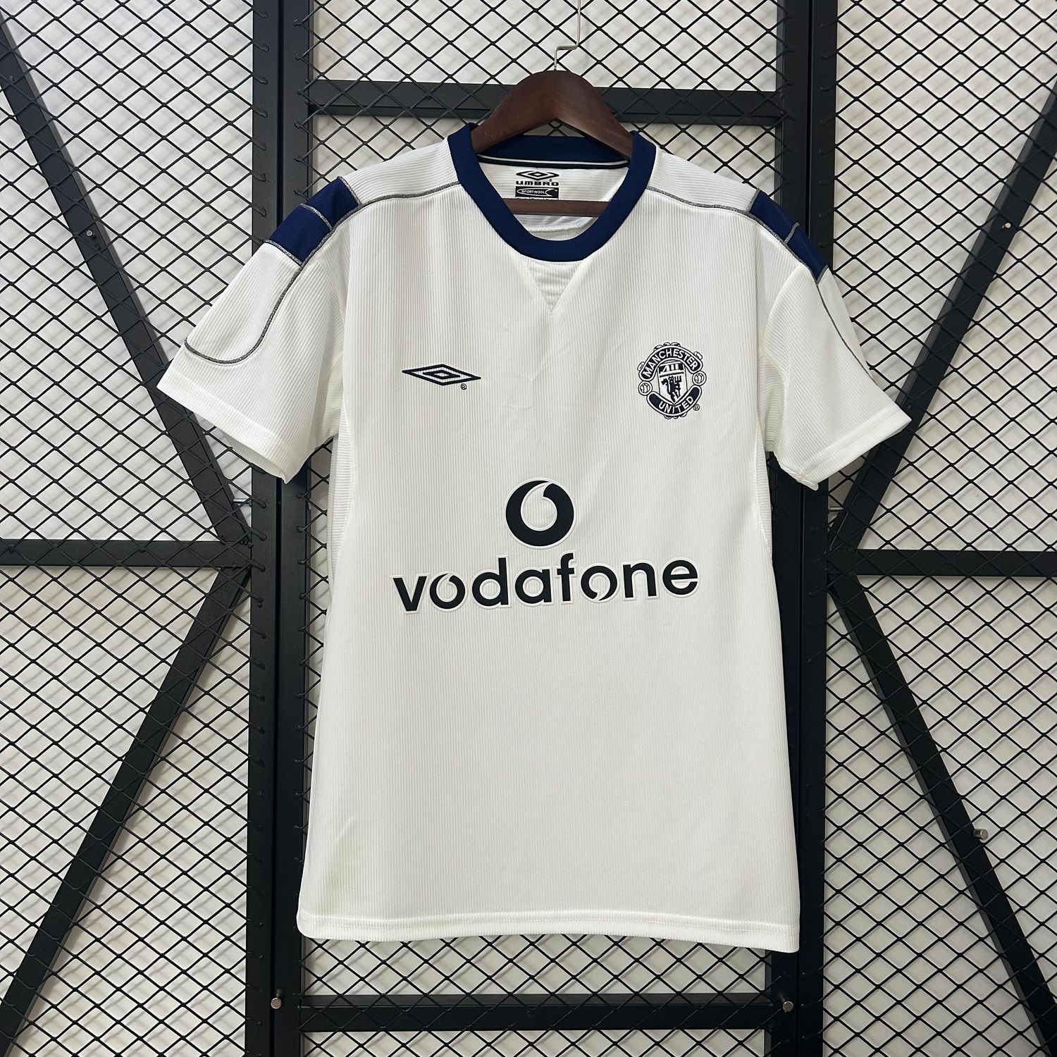 Manchester United 2000/01 Away Men&#39;s Jersey- Retro