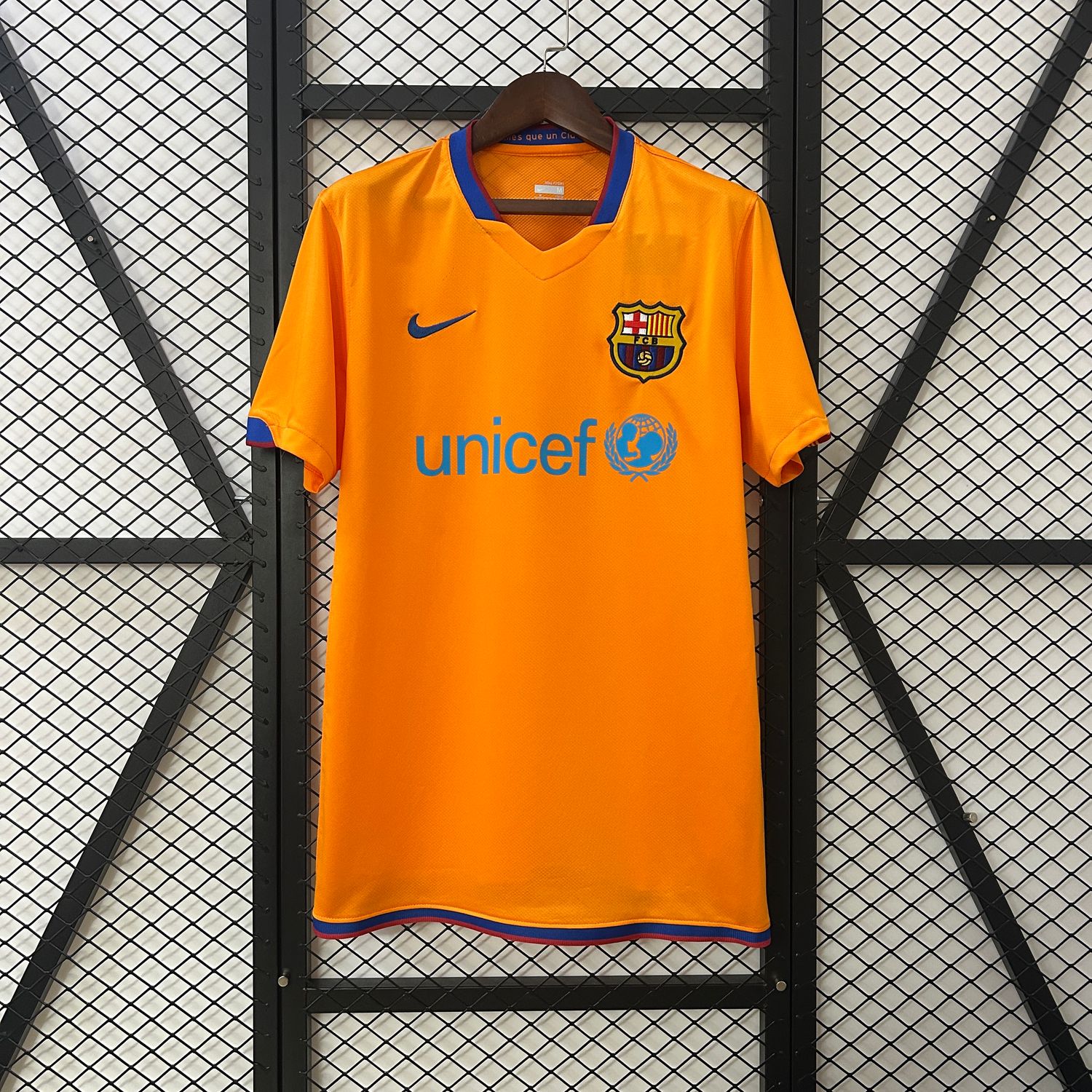 Barcelona FC 2006/07 Away Men&#39;s Jersey- Retro