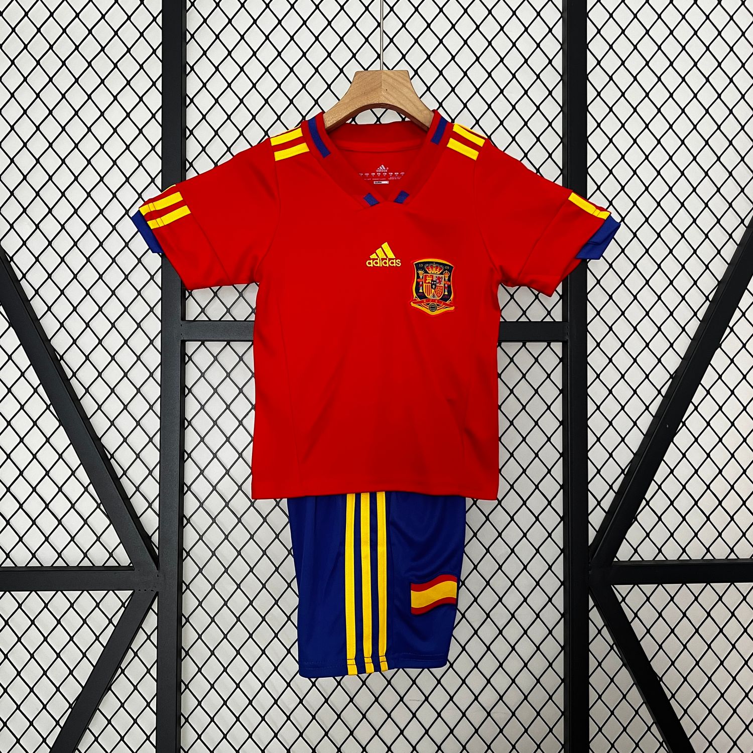 Spain 2010 Home Kid&#39;s Jersey &amp; Shorts- Retro