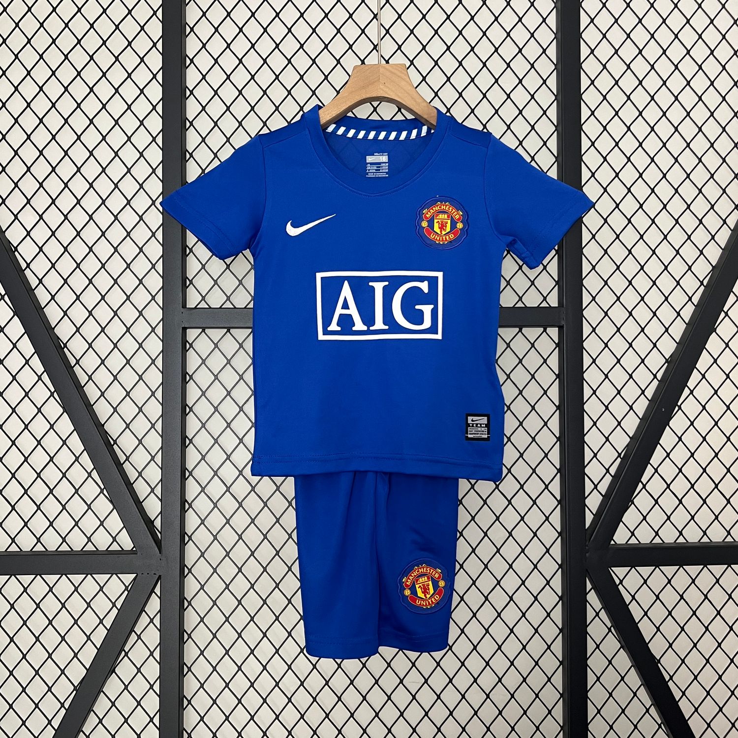 Manchester United 2008/09 Third Kid&#39;s Jersey &amp; Shorts- Retro