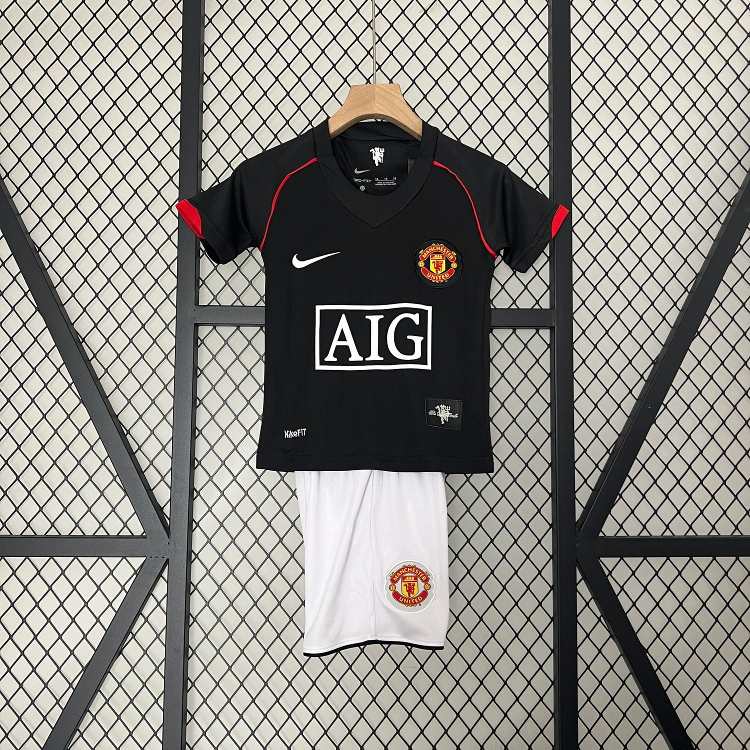 Manchester United 2007/08 Away Kid&#39;s Jersey &amp; Shorts- Retro