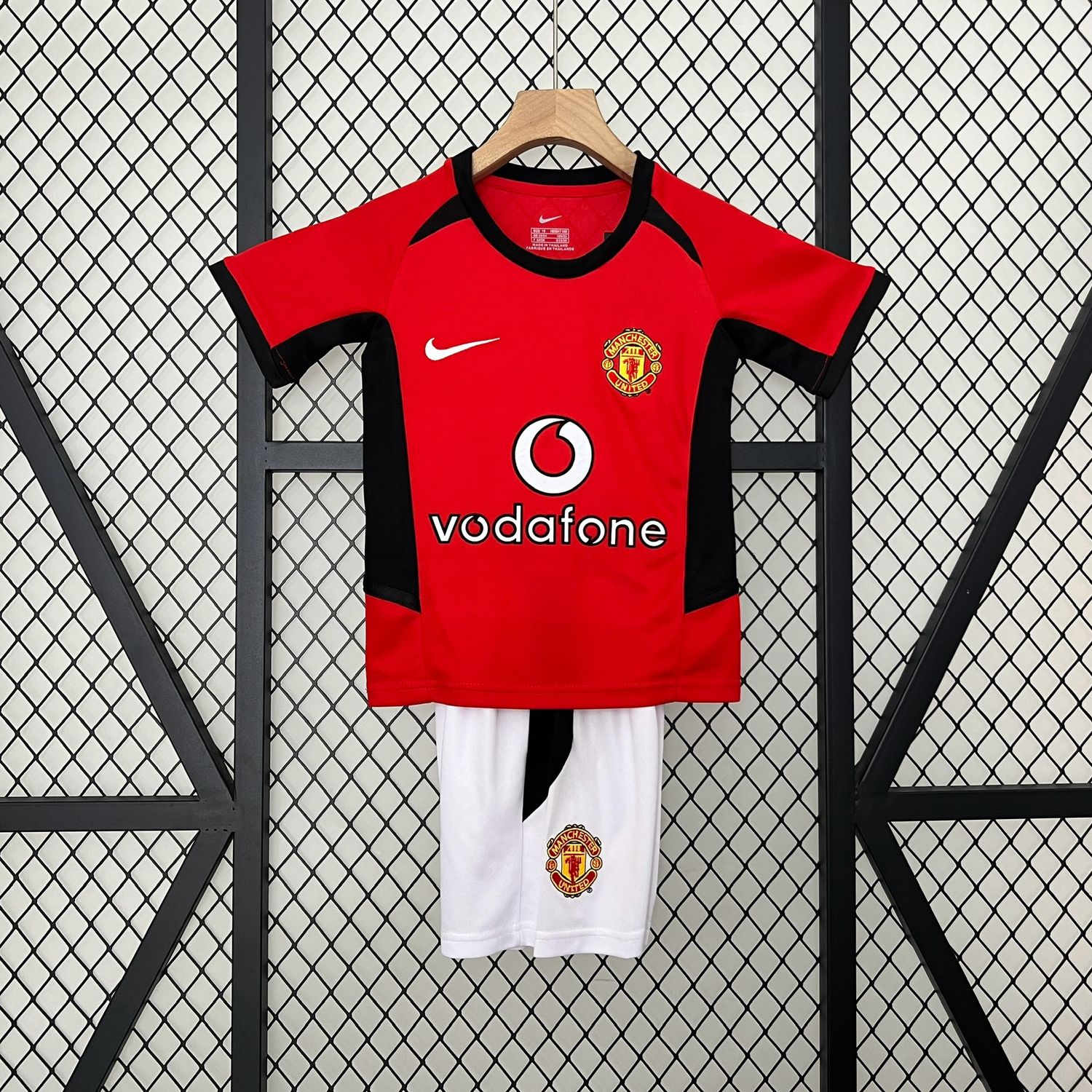 Manchester United 2003/04 Home Kid&#39;s Jersey &amp; Shorts- Retro