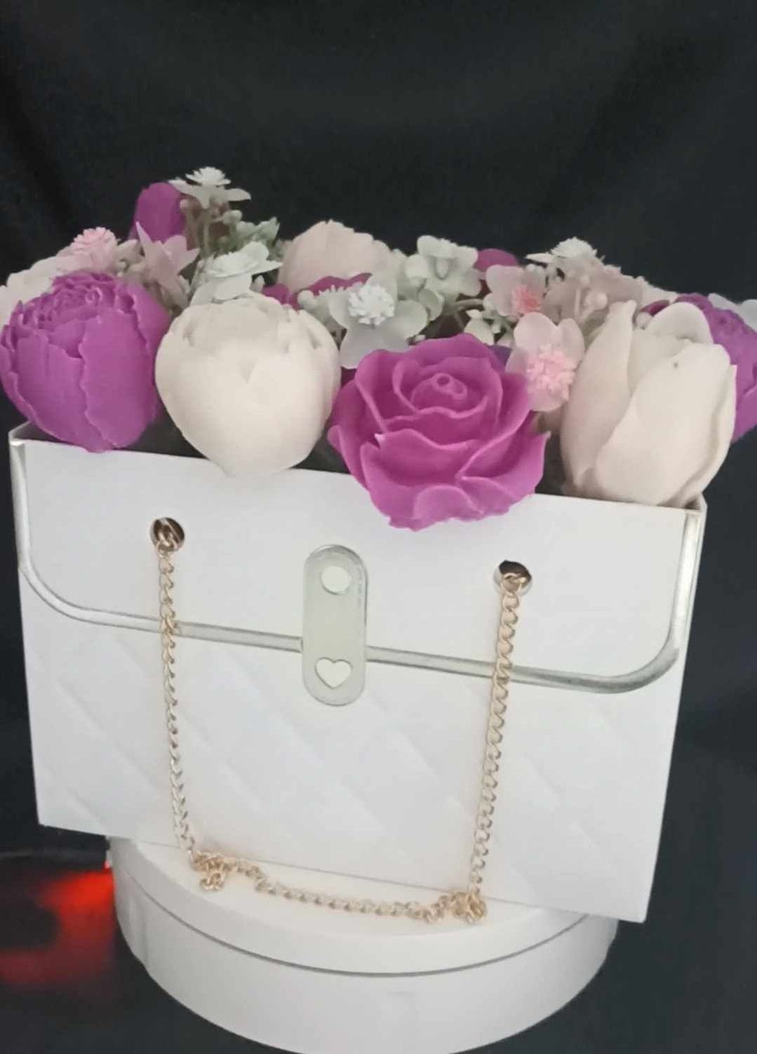 sac a mains blanc bouquet  fleurs fondants