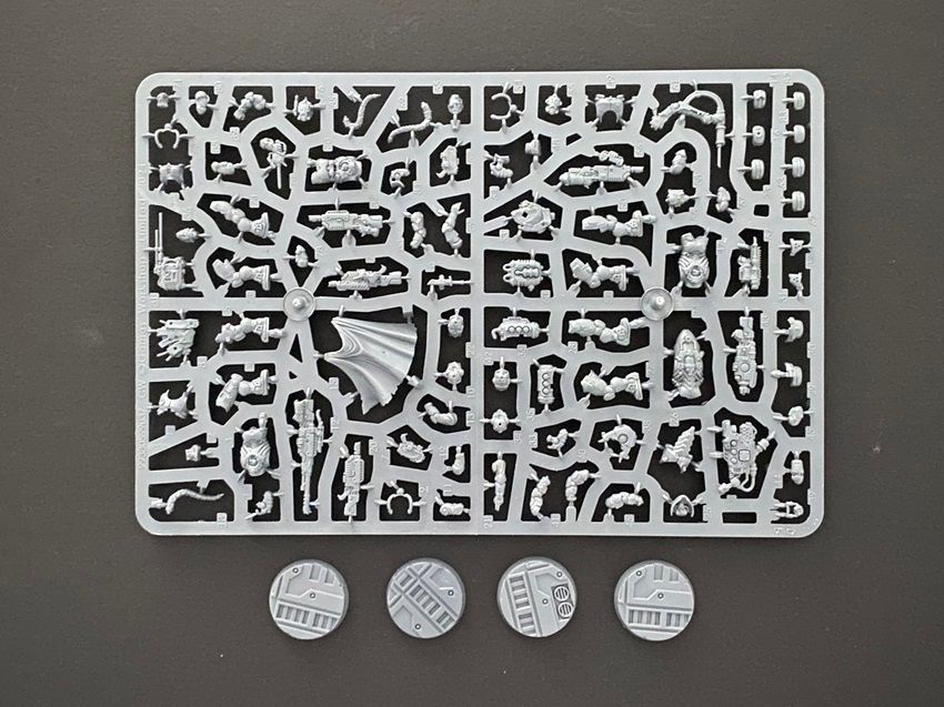 A Van Saar Tek Hunter 4 Man Incursion Gang On Sprue