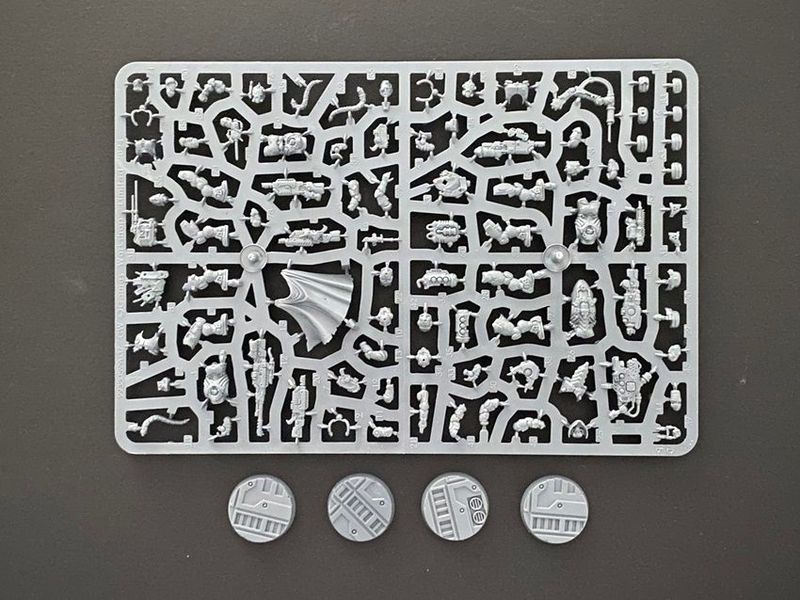 A Van Saar Tek Hunter 4 Man Incursion Gang  On Sprue