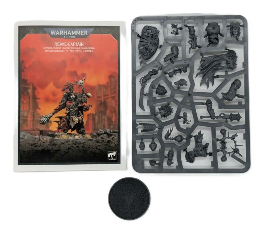 Red Corsairs Reave-Captain On Sprue - BS