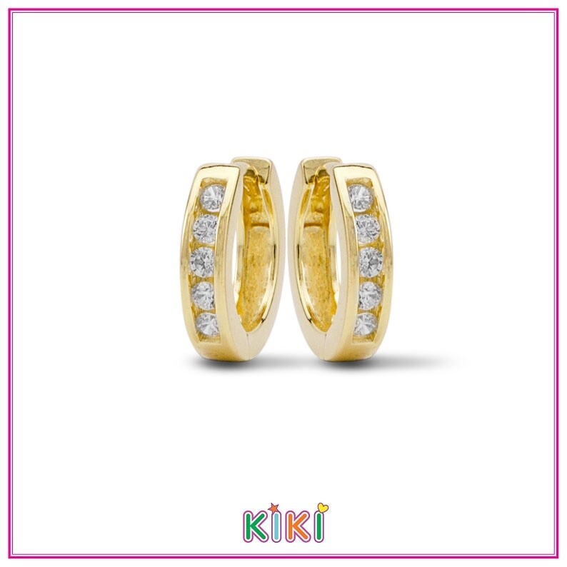 Gold plated zilveren creool met witte steentjes