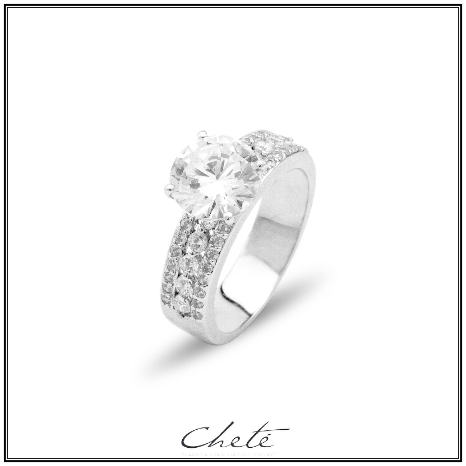 Zilveren ring met heldere steentjes + grote steen maat 58