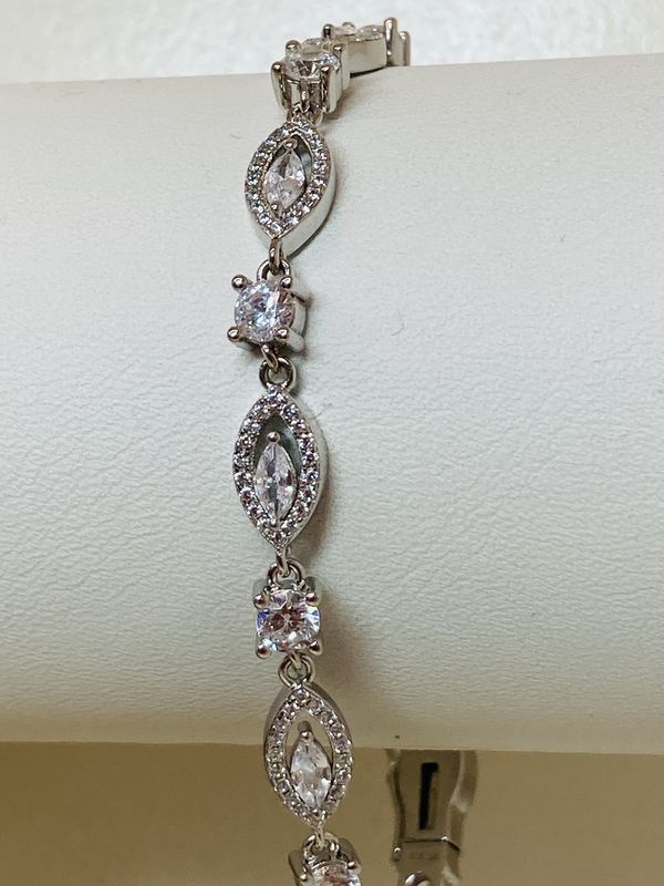Zilveren armband met zirkonen bezet