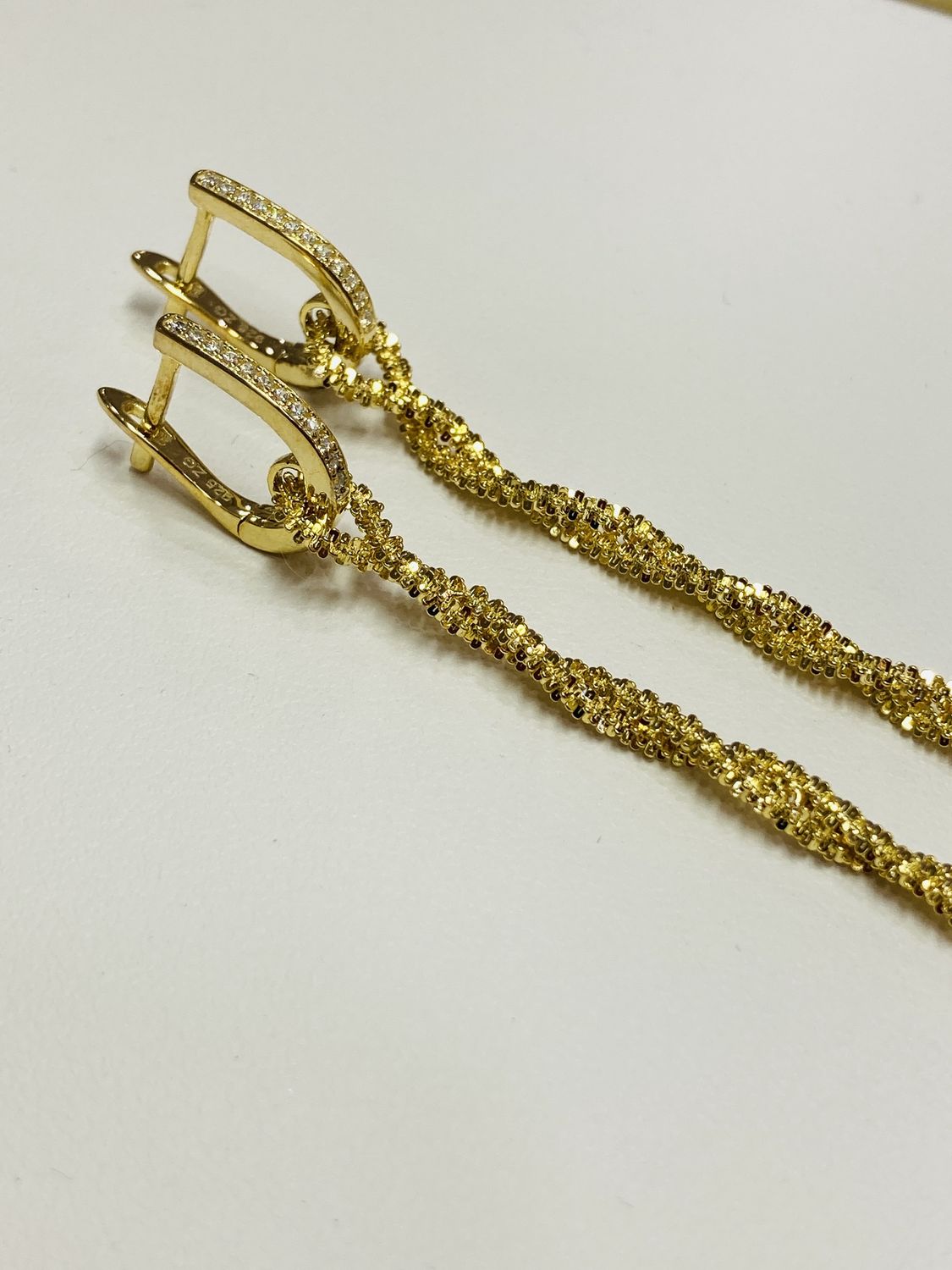 Zilver gold plated hangende oorbellen met steentjes