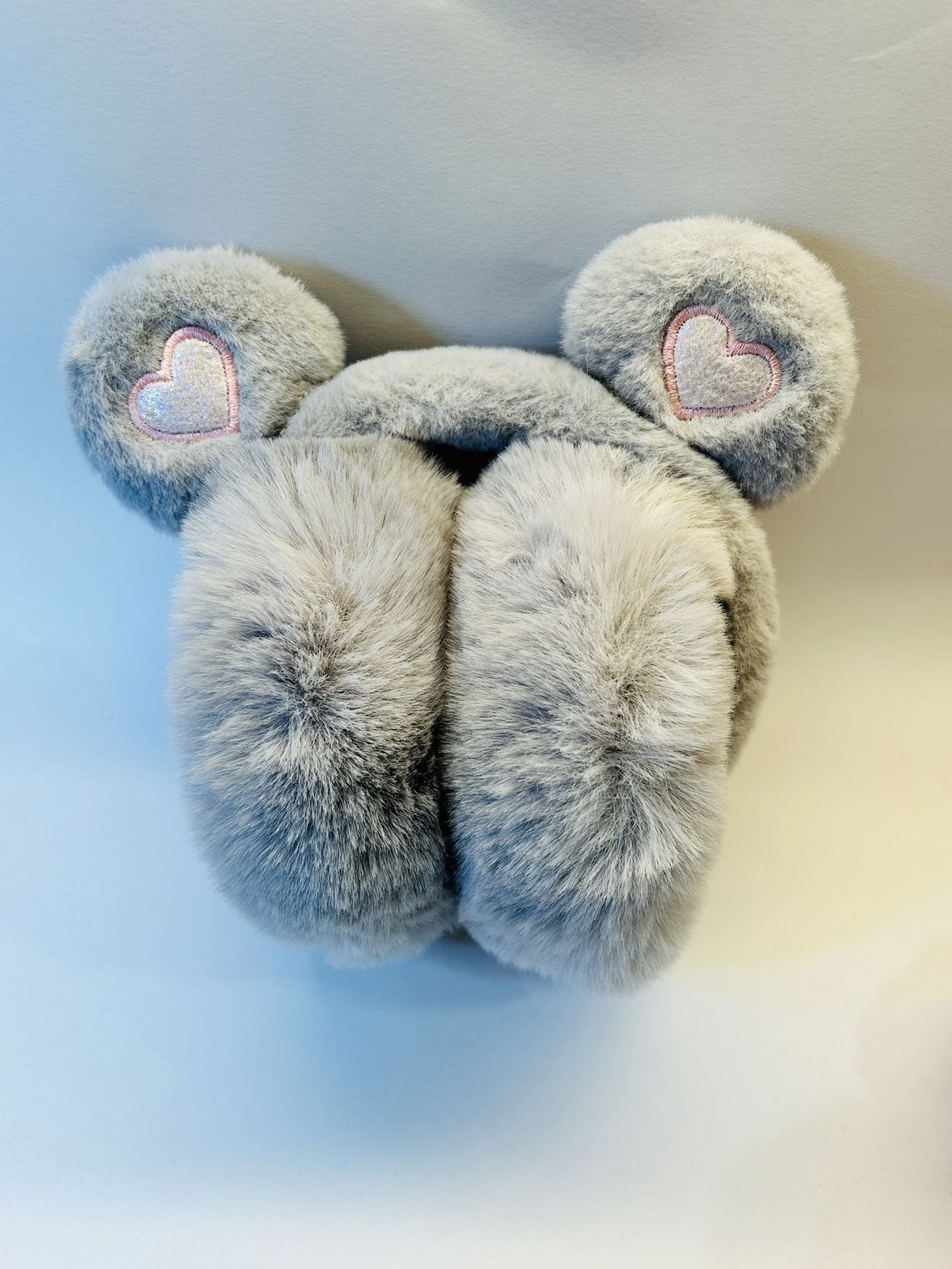 Oorwarmer Grijs met oortjes, roze glitter hartje