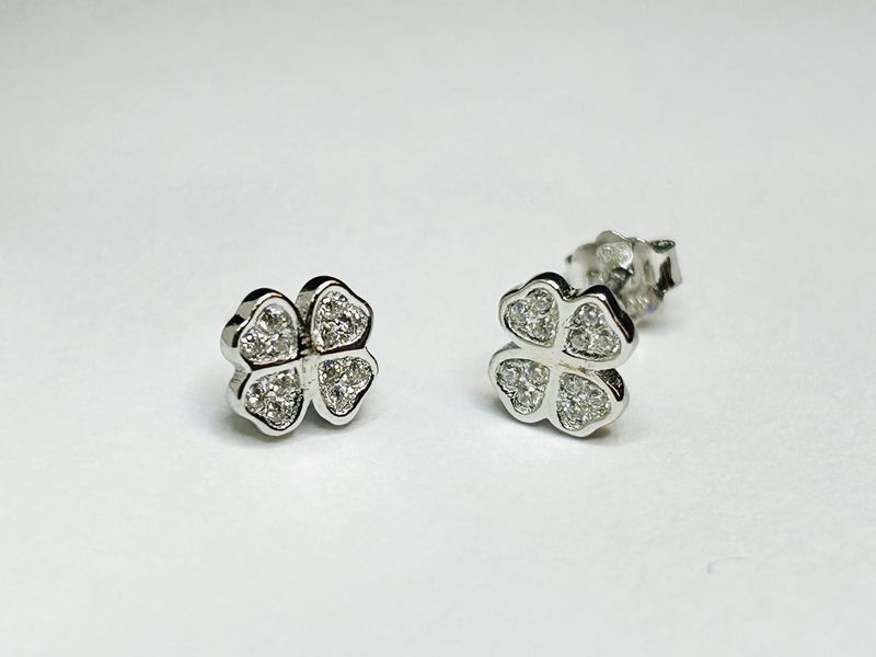 Kinderoorbellen zilver bloem met zirkoontjes