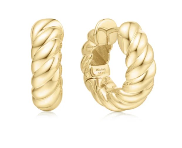 GOLD BOLD TEXTURE MEDIUM HUGGIE HOOP EARRINGS