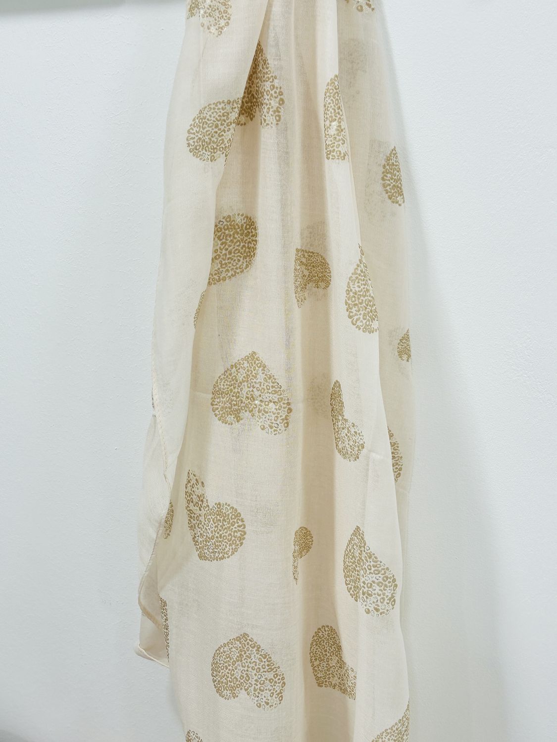 Zomersjaal Beige met hartjesprint