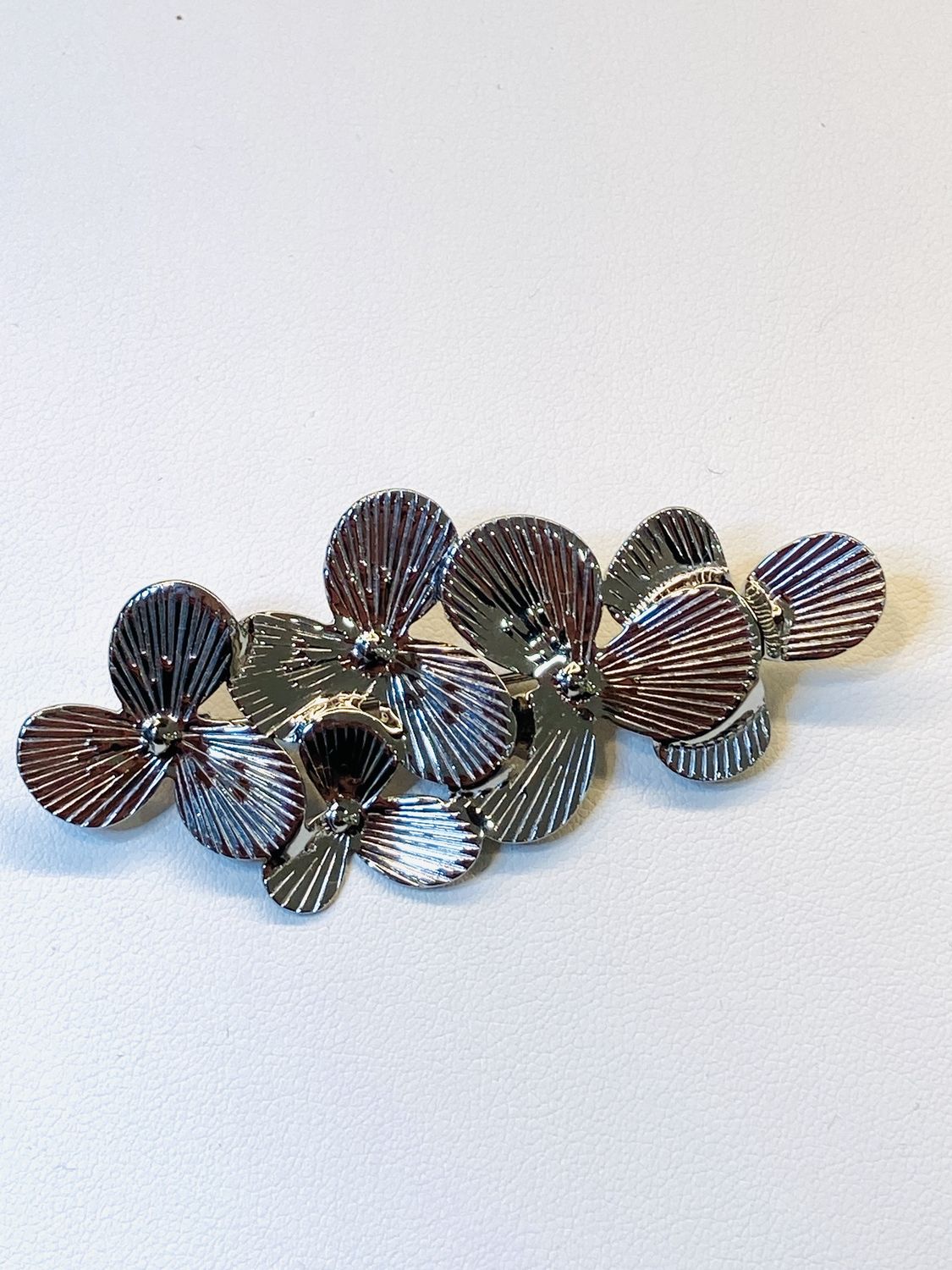 Broche metalen bloemen