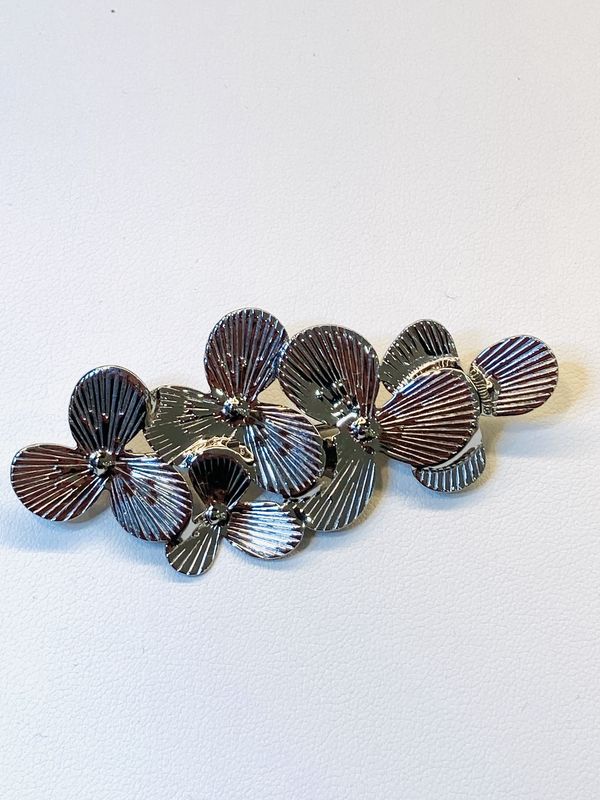Broche metalen bloemen