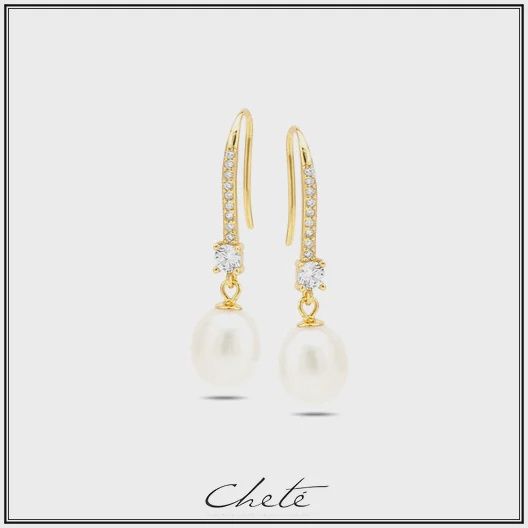 Hangoorbellen met zirkonia en zoetwaterparel 8mm, verguld