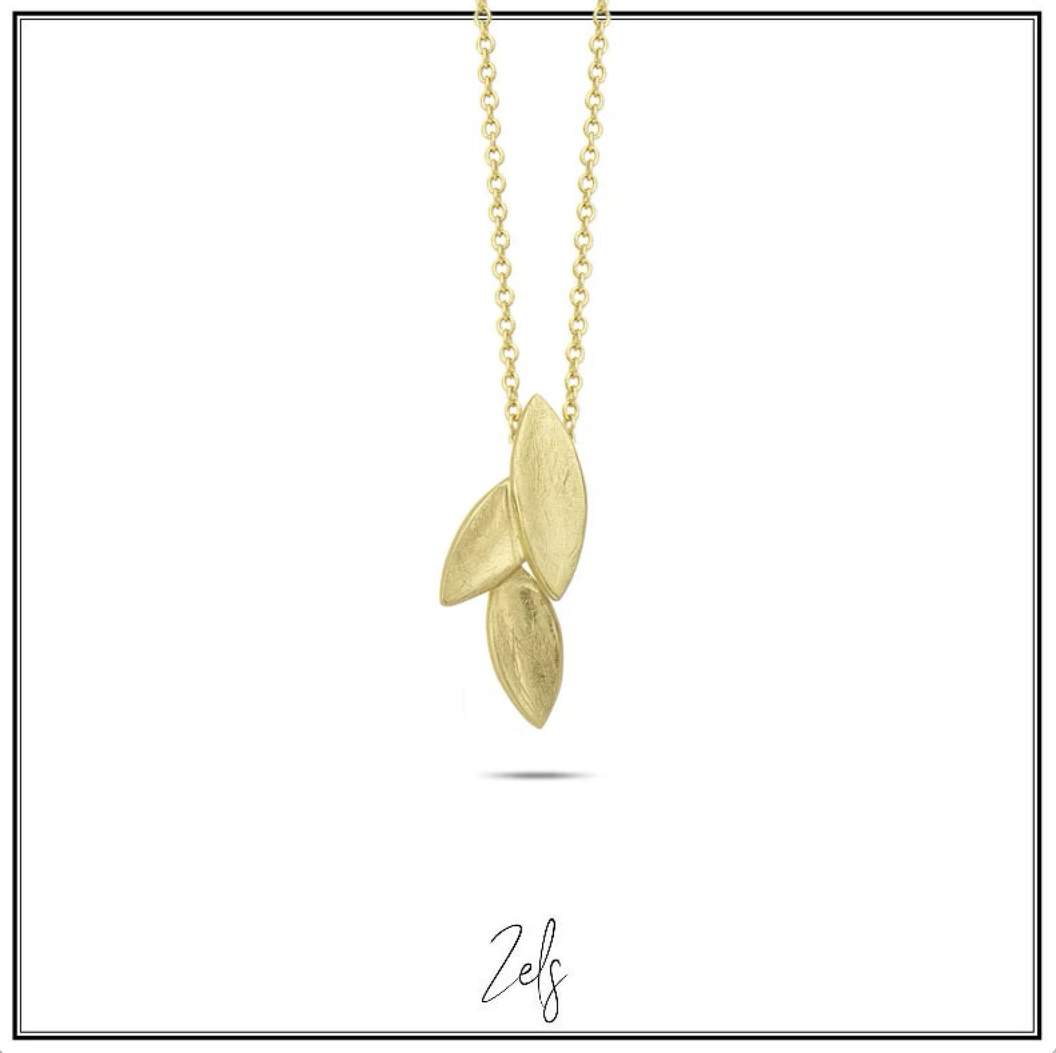 Ketting met hanger, blaadjes brushed, goldplated.