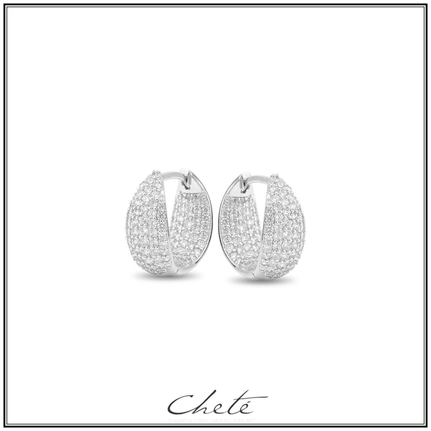 Oorbellen afgewerkt met zirconium