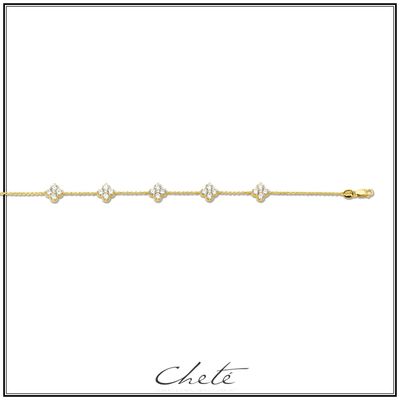 Armband met verfijnde accenten in klaver-vorm, telkens opgebouwd in 4 stralende stenen