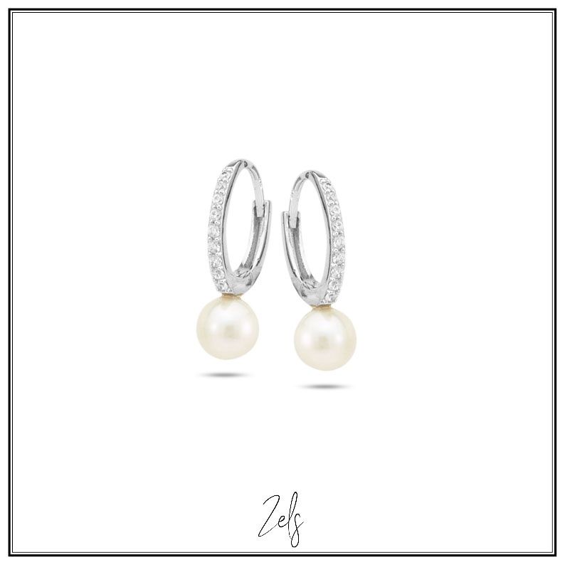 Pavé gezette oorbellen afgewerkt met elegante ronde parel als hanger