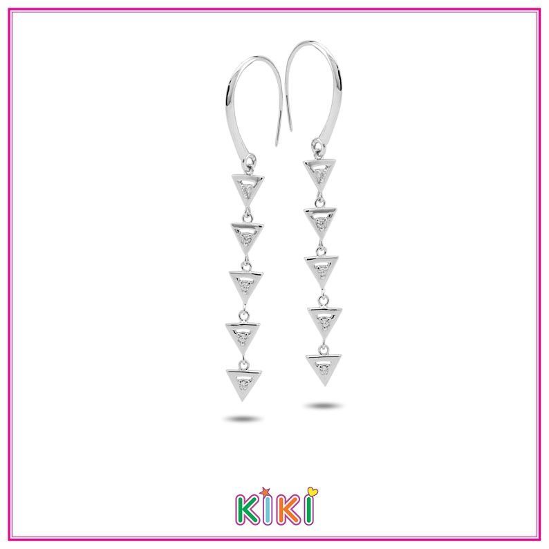 Lange oorbellen bestaande uit een rij speelse driehoekjes, met een subtiel steentje in elk element
