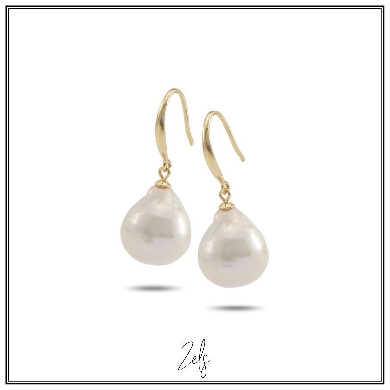 Oorbellen met een mooie parel met een natuurlijke unieke uitstraling, verguld