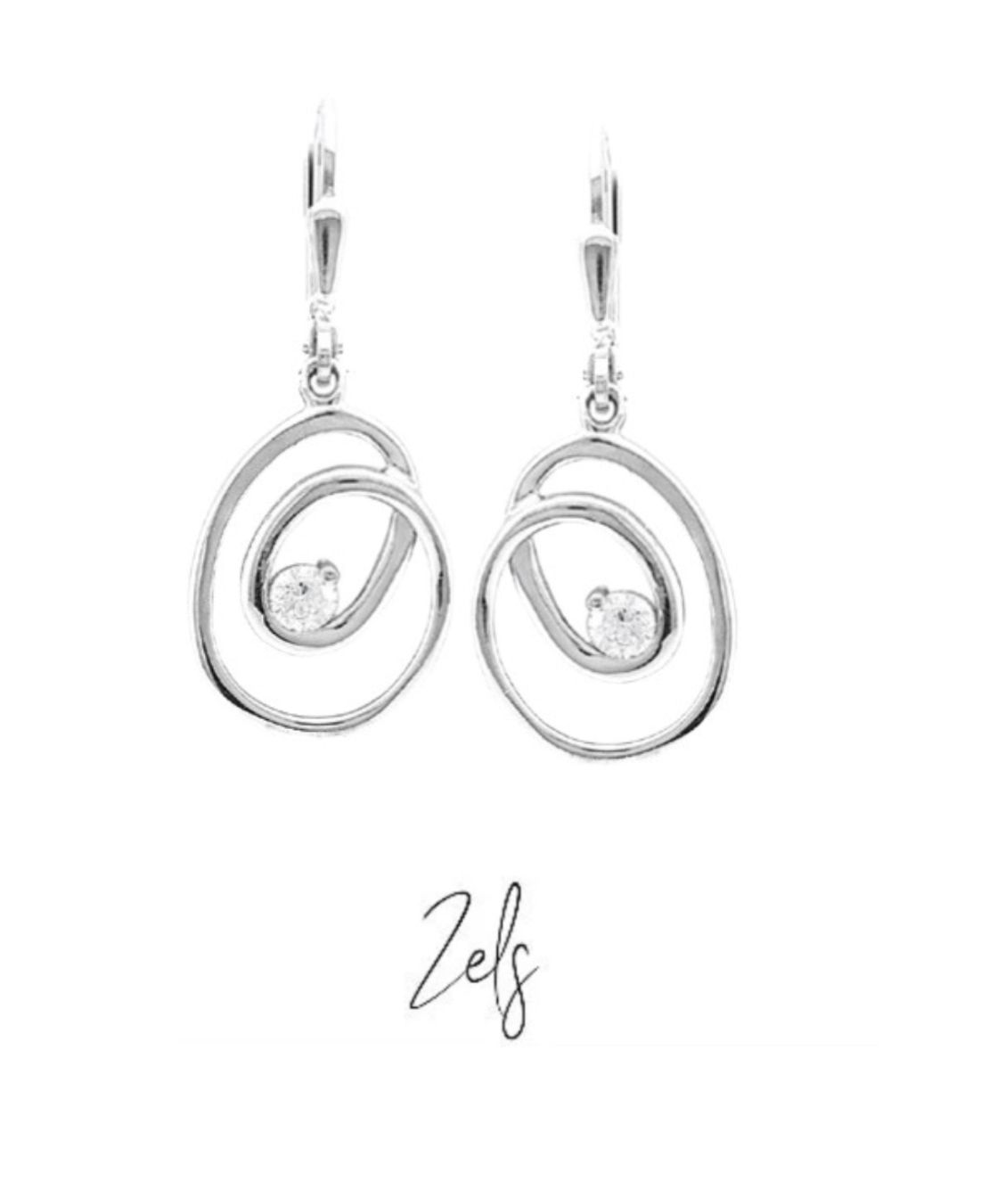 Oorbellen met speels open spiraaldesign, fonkelend steentje als subtiel accent