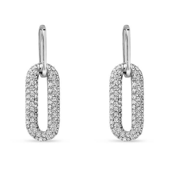 Elegante oorbellen met een sprankelende pavé bezette schakel voor een luxueuze uitstraling