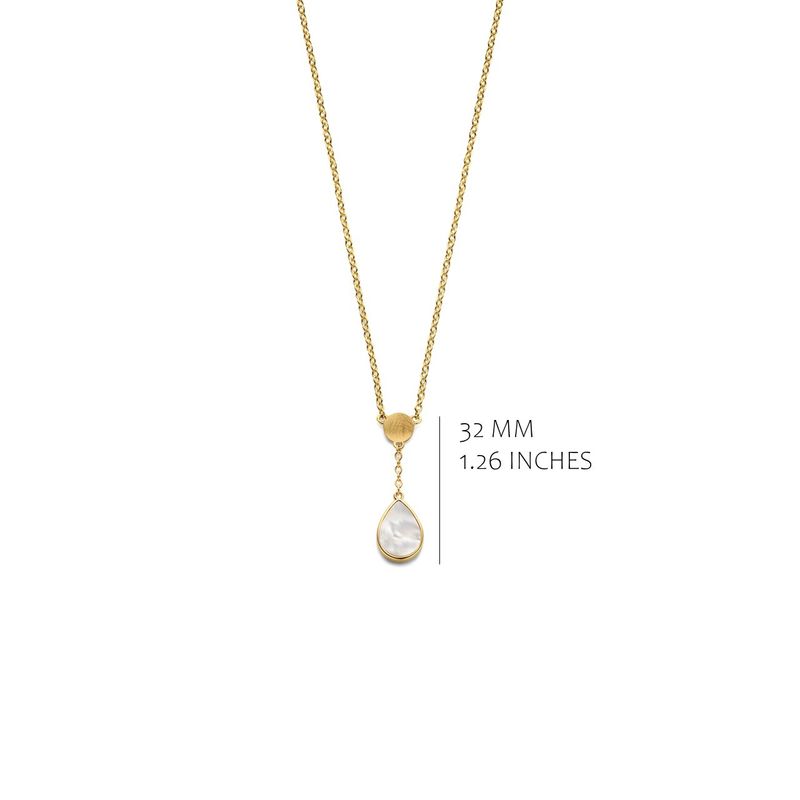 Elegante ketting met een matte ronde schakel en een druppelvormige parelmoerhanger, zacht en tijdloos