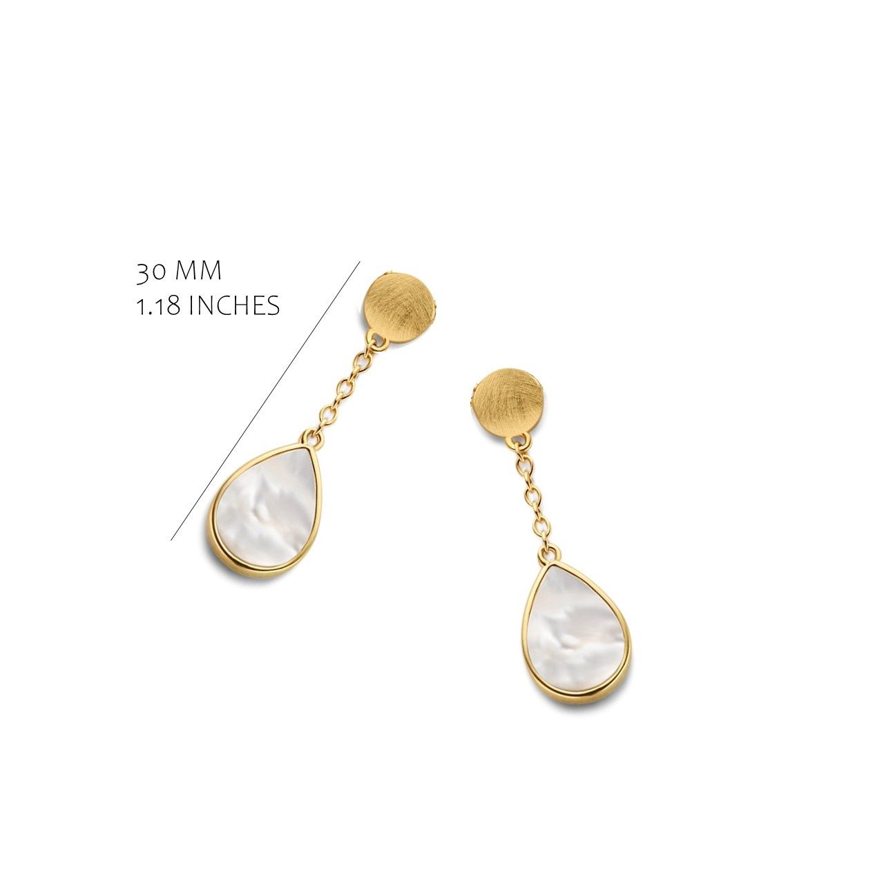 Elegante oorbellen met een matte ronde schakel en een druppelvormige parelmoerhanger, zacht en tijdloos