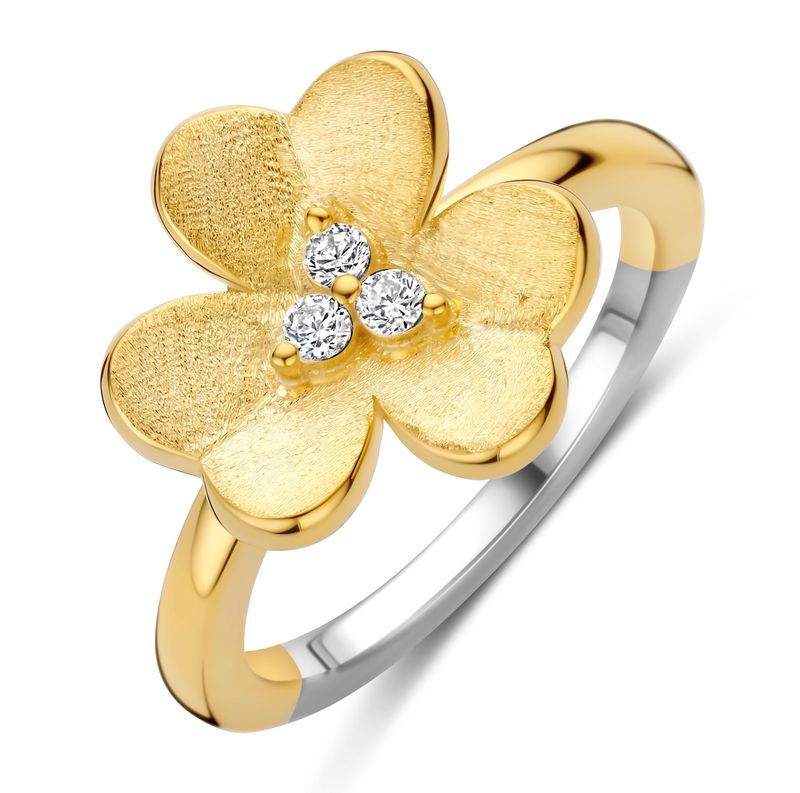 Leuke speelse ring met matte goudkleurige bloem en drie fonkelende steentjes in het hart