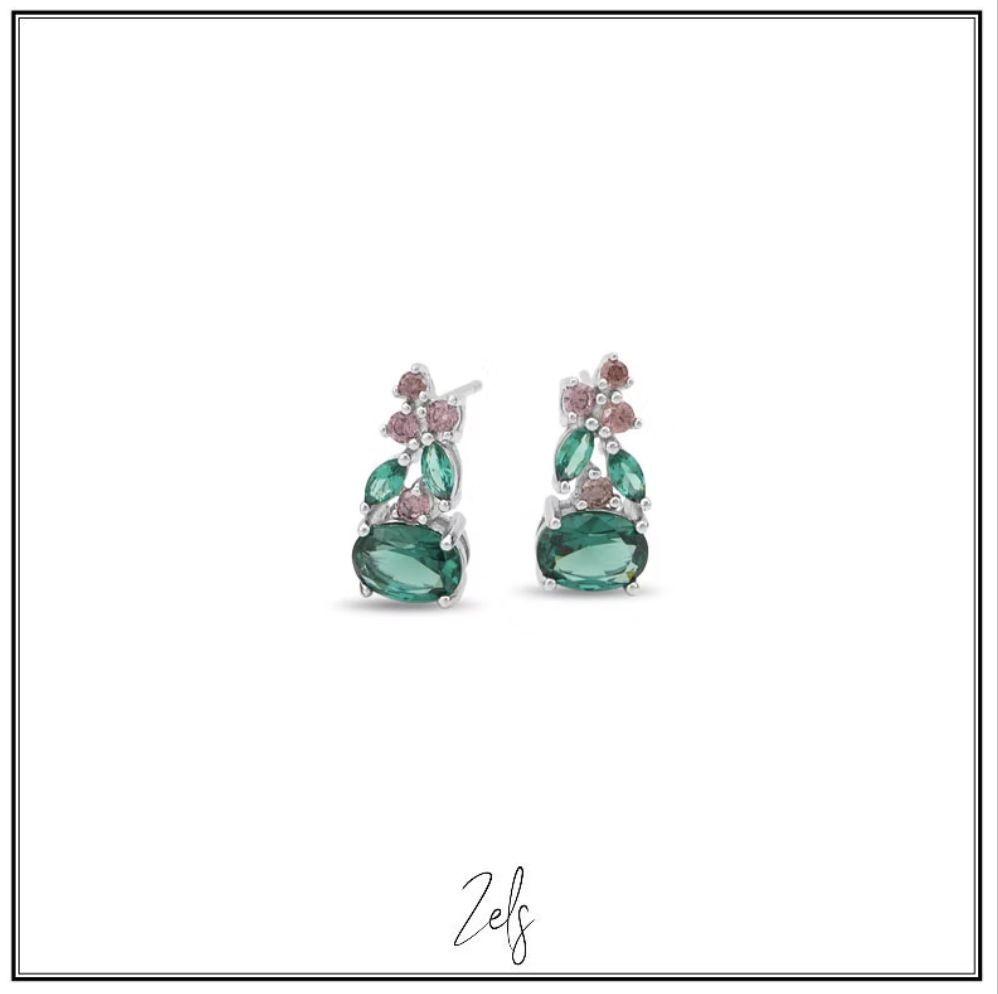 Elegante oorbellen met een combinatie van groene en lichtroze zirkonia