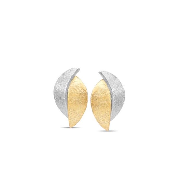 Moderne bicolor oorbellen, minimalistisch en strak, geborstelde afwerking