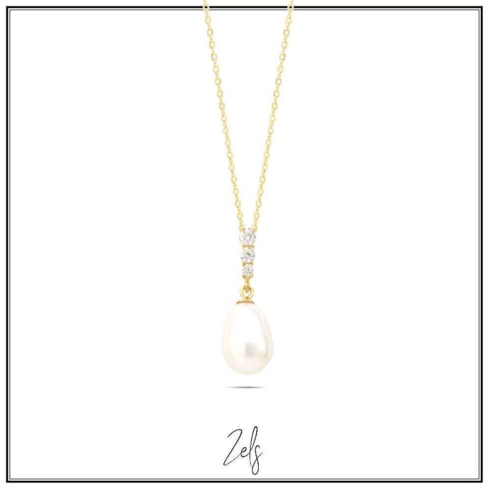 Elegante tijdloze ketting met zoetwaterparel en zirkonia&#39;s als subtiele toets