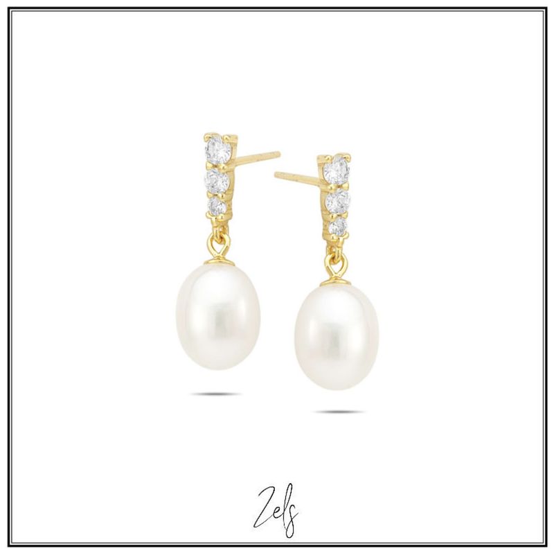 Subtiele oorbellen met zoetwaterparel en zirkonia&#39;s als elegante toets